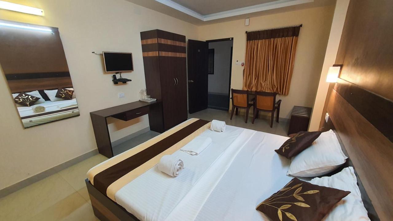 S4 Residency Hotel Madras Buitenkant foto
