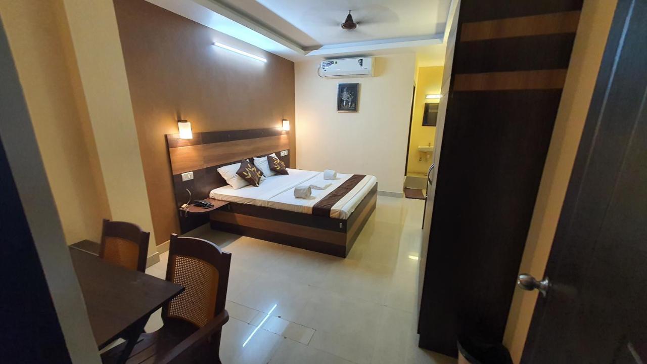 S4 Residency Hotel Madras Buitenkant foto