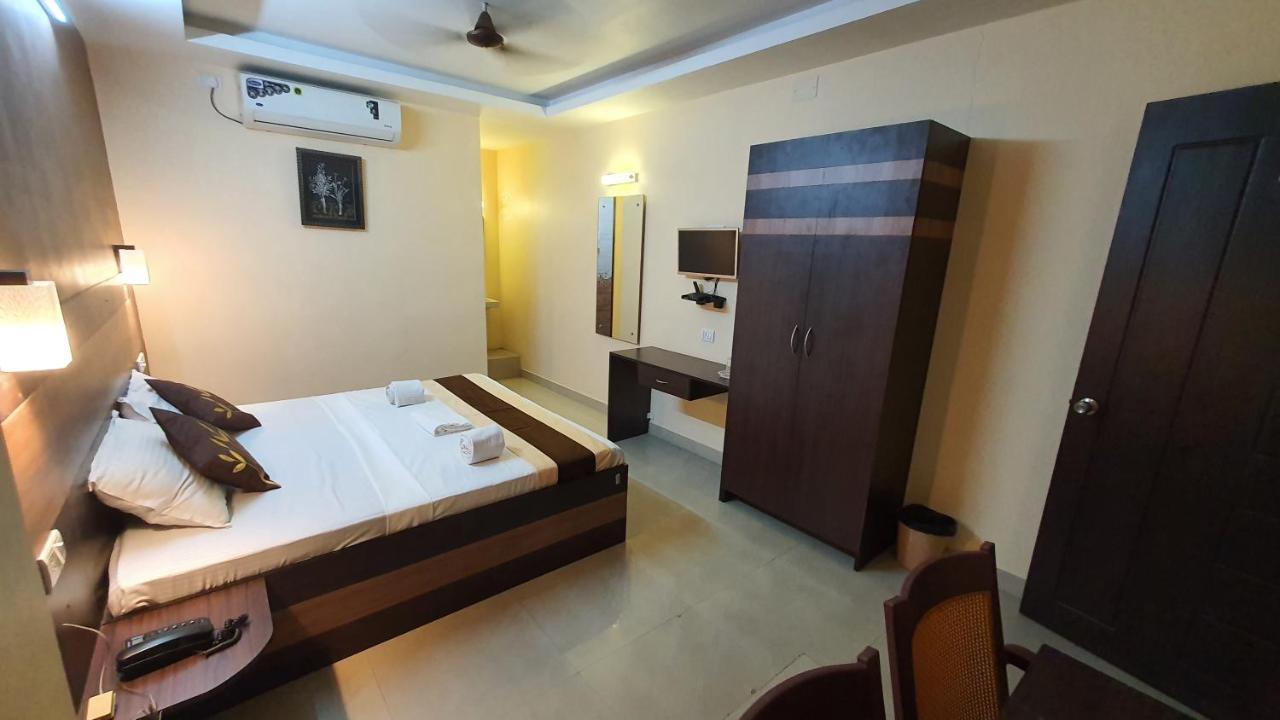 S4 Residency Hotel Madras Buitenkant foto