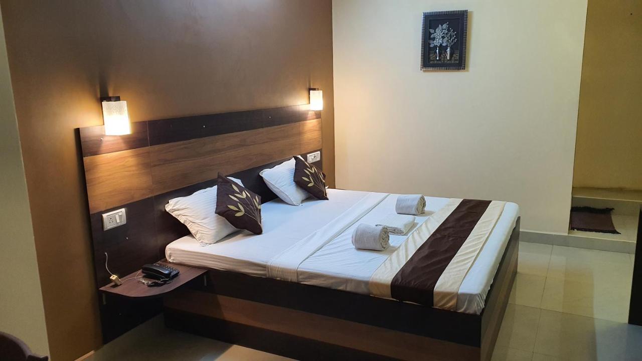 S4 Residency Hotel Madras Buitenkant foto