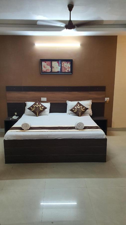 S4 Residency Hotel Madras Buitenkant foto