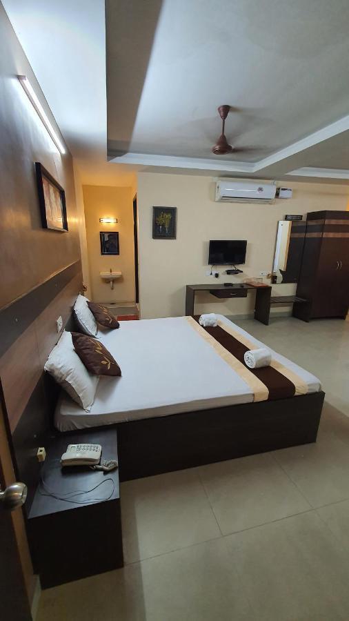 S4 Residency Hotel Madras Buitenkant foto