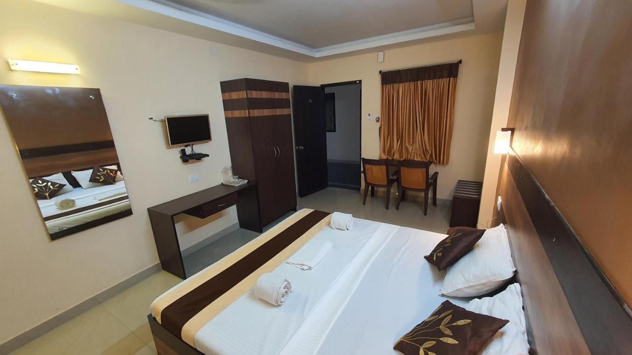 S4 Residency Hotel Madras Buitenkant foto
