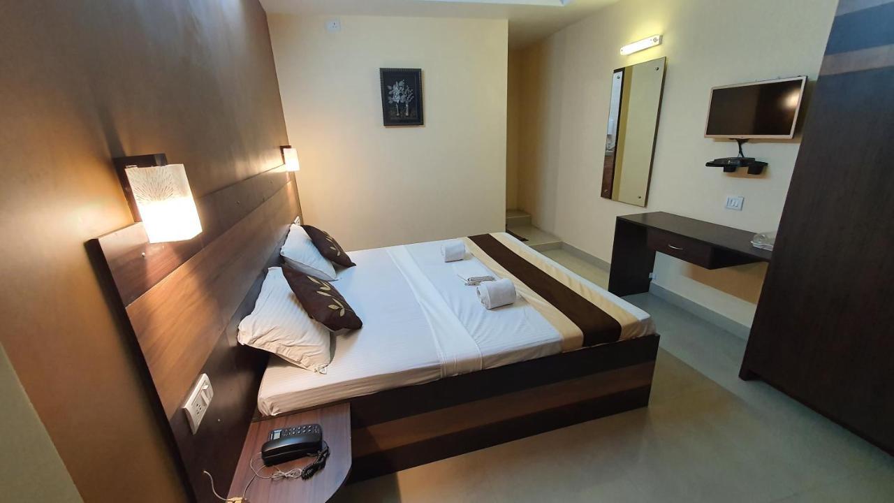 S4 Residency Hotel Madras Buitenkant foto