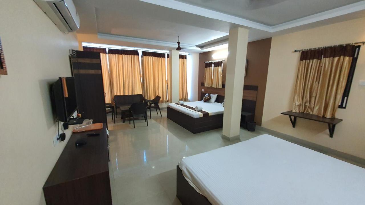S4 Residency Hotel Madras Buitenkant foto