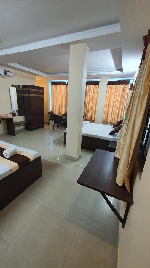 S4 Residency Hotel Madras Buitenkant foto