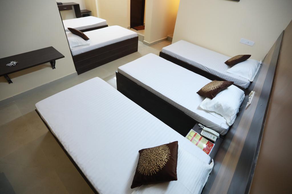 S4 Residency Hotel Madras Buitenkant foto